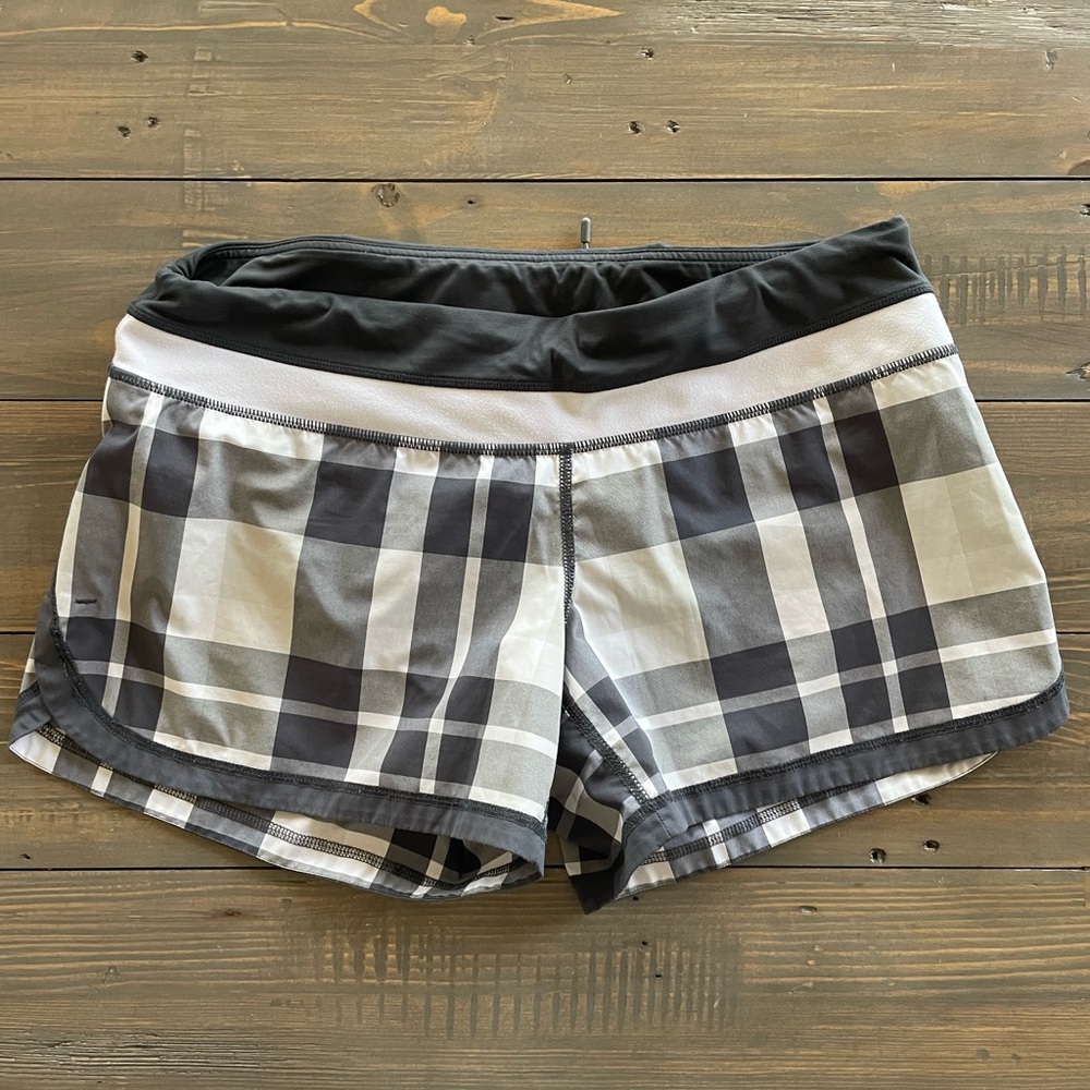 Lululemon shorts. Great condition Size 8. Small zipper pocket in back.